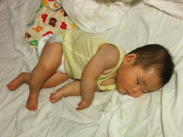 赤ちゃん　寝顔　寝相　6ヶ月